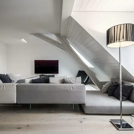 Luxury Penthouse Apartment *
