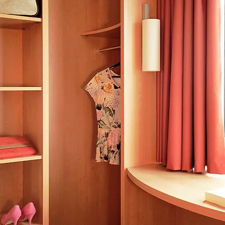Hotel Ibis West 3*