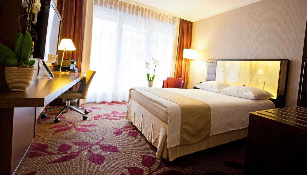 Ascot Hotel 4*