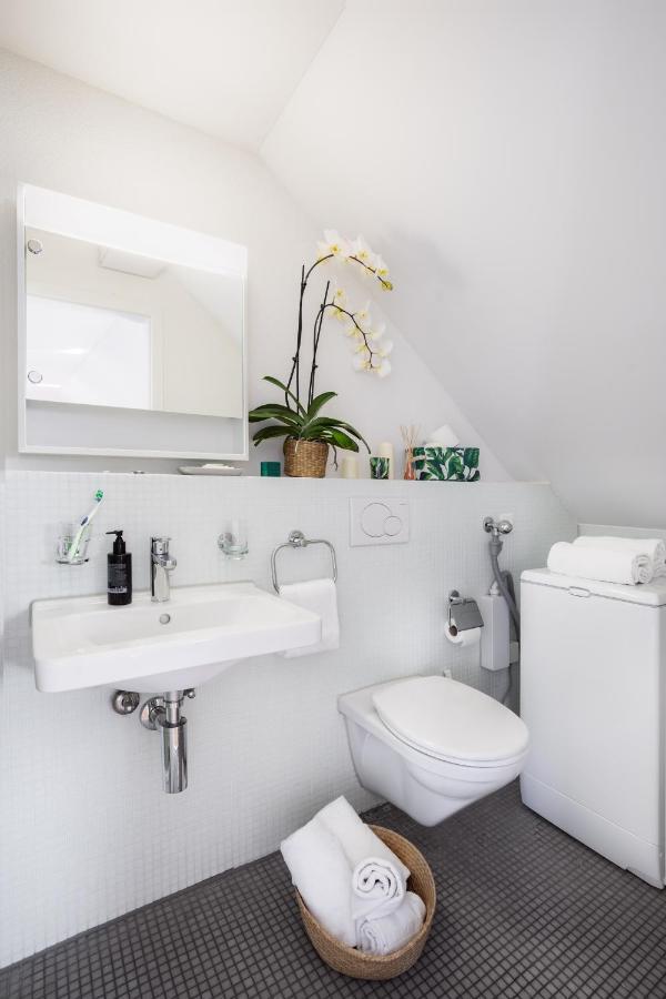 Swiss Star - Contactless Self Check-in * Zurich