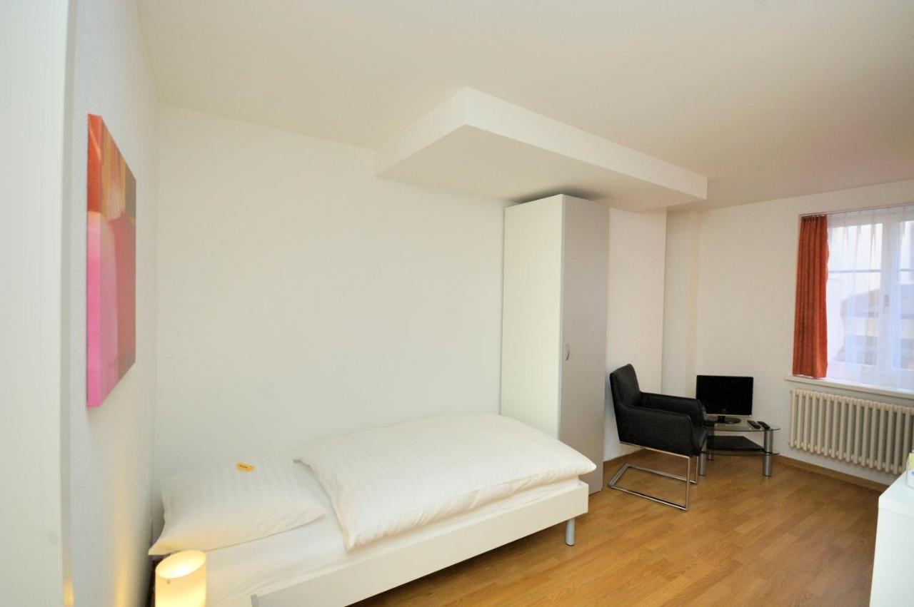 In A Perfect Location - Stork 35 *