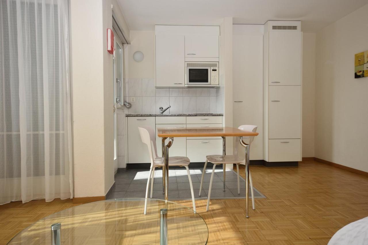 Very & Bright - Vineyard 51 * Zurich