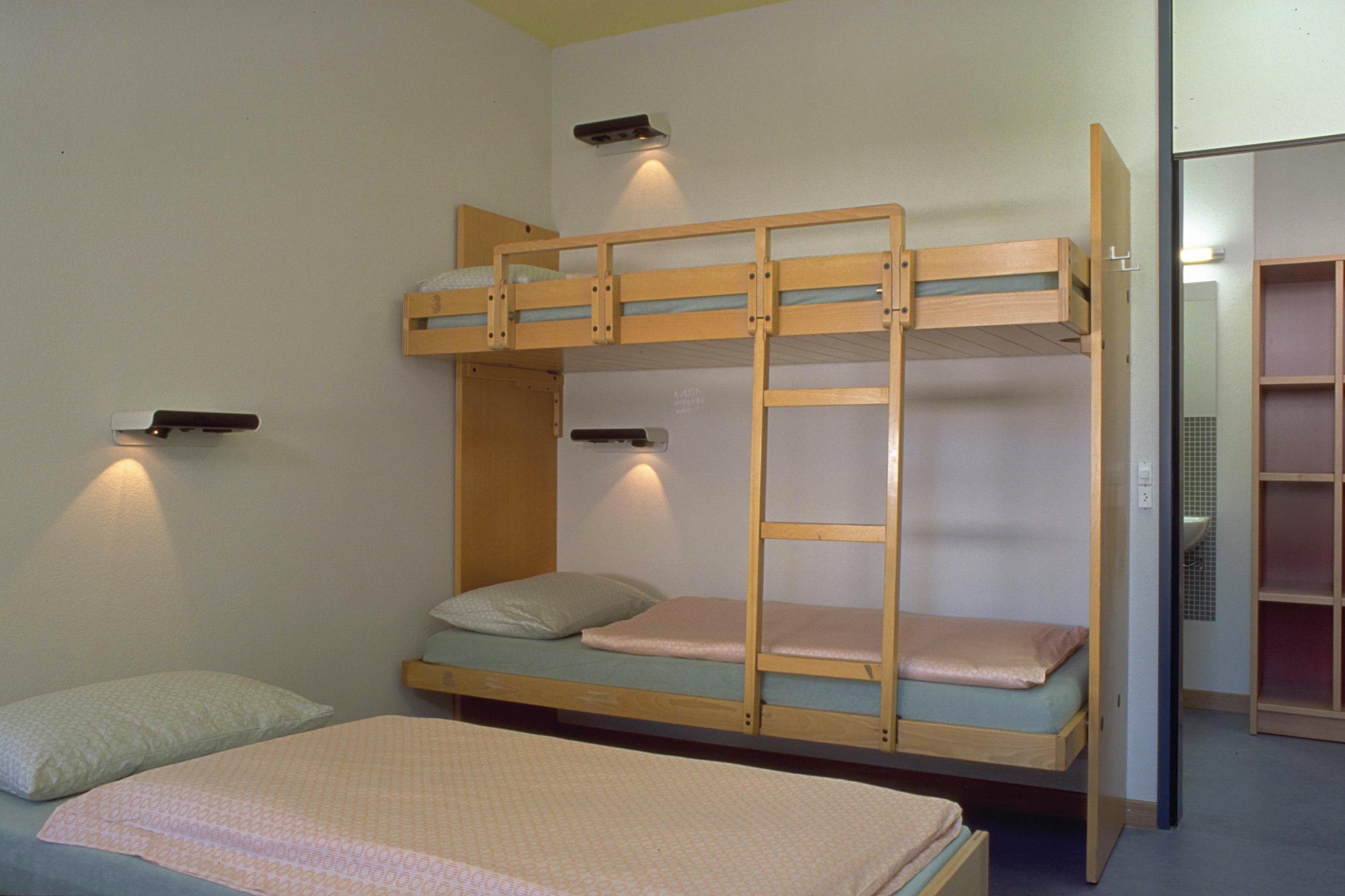 Youth Hostel *