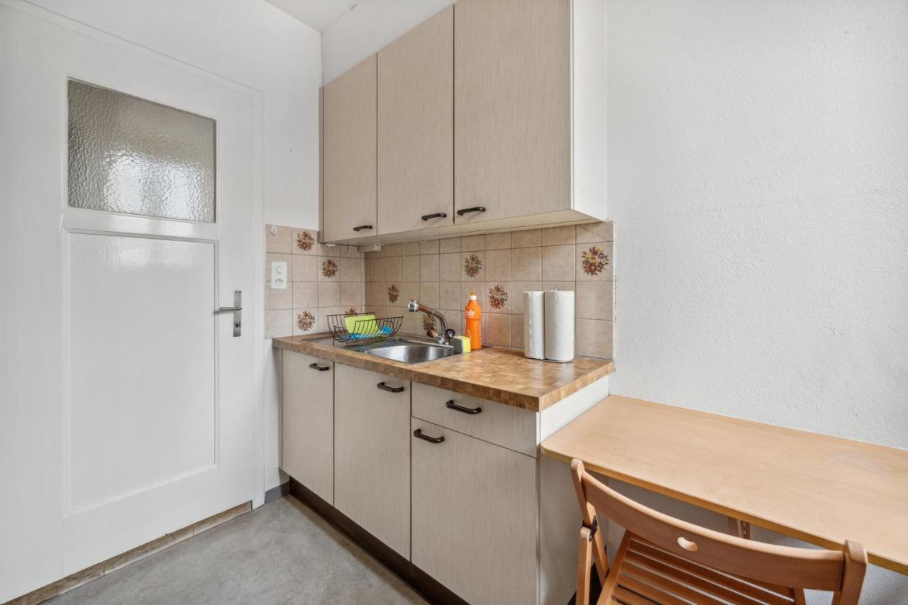 Apartment For Explorers 222 *