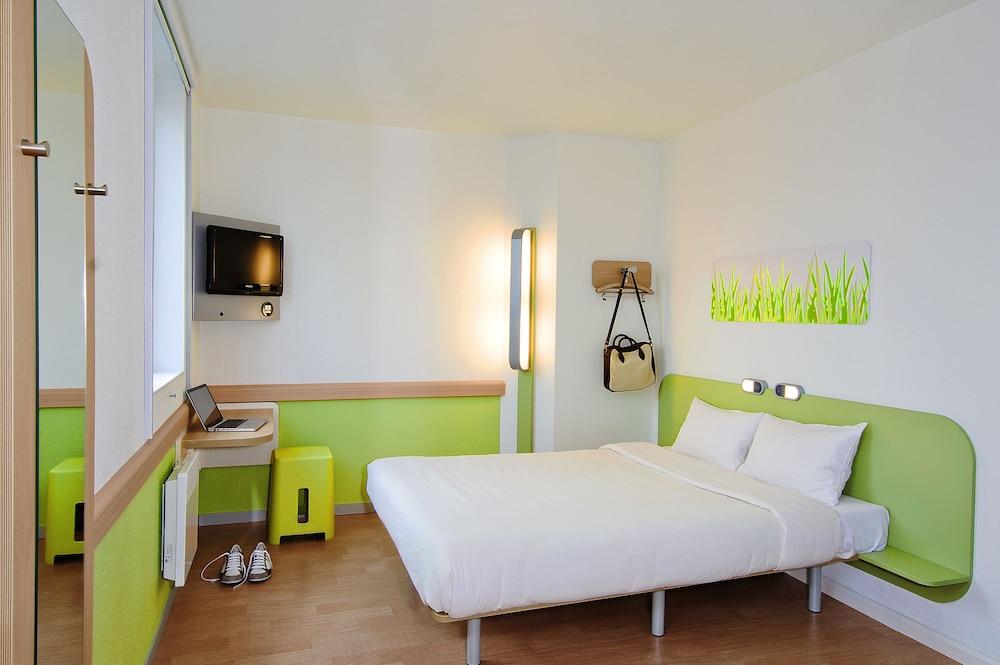 Ibis Budget West Hotel *