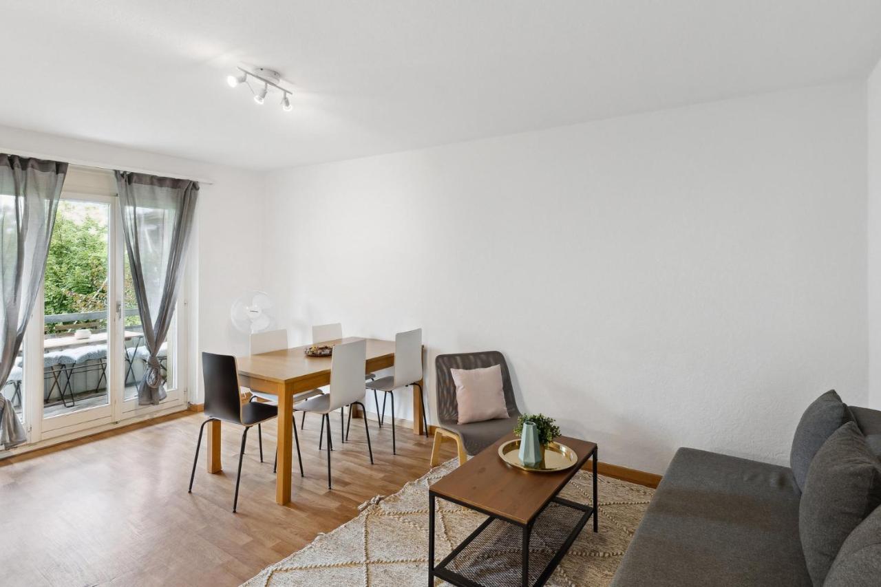 Apartment Urban Charm: Your Comfy Close To The