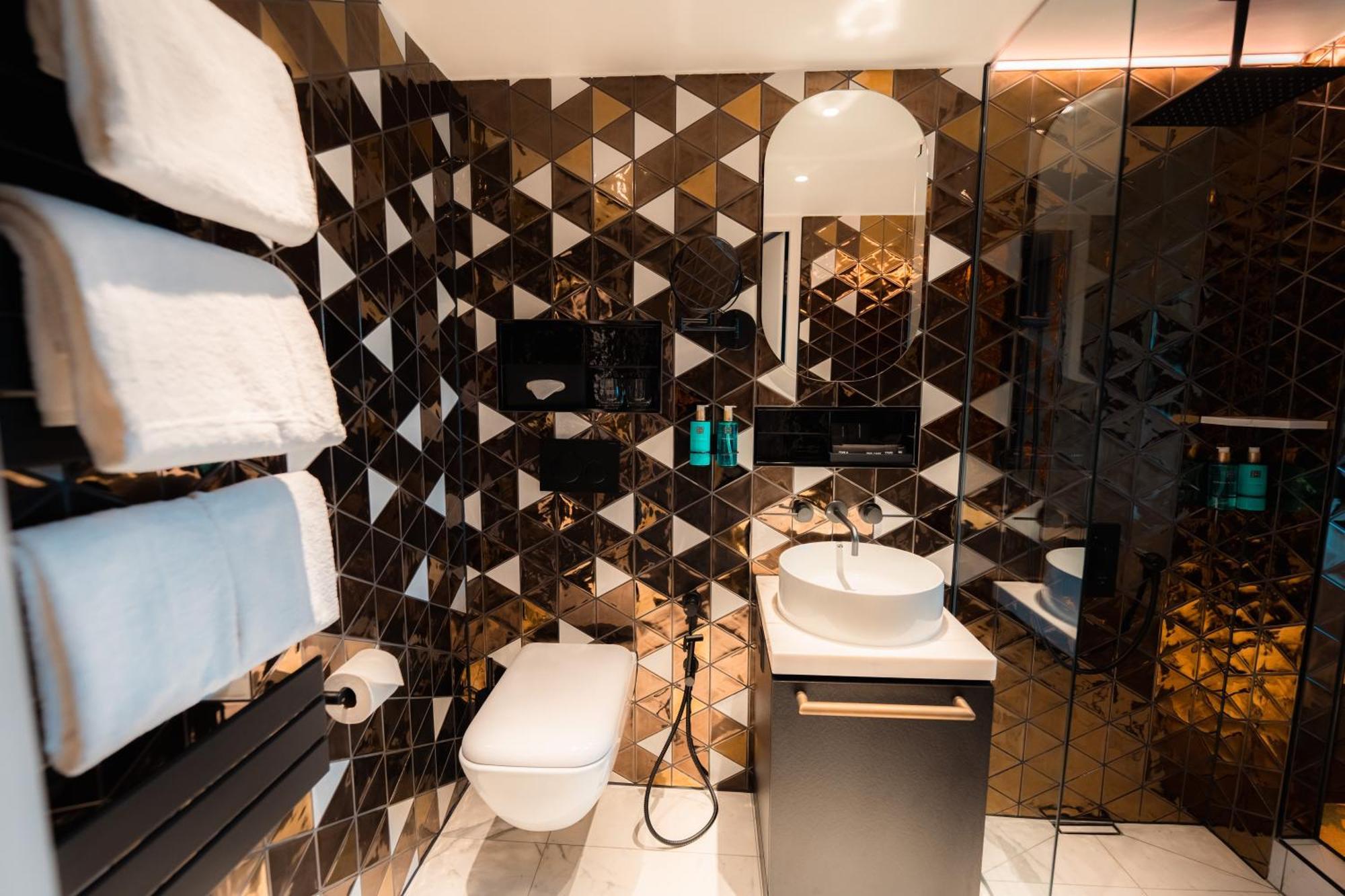 Five - Luxury Hotel