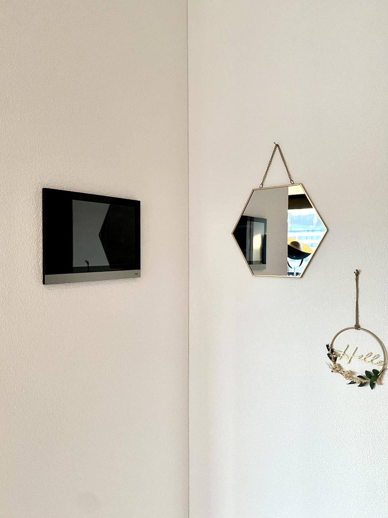 Glad Spot: - - Design - Netflix * Zurich