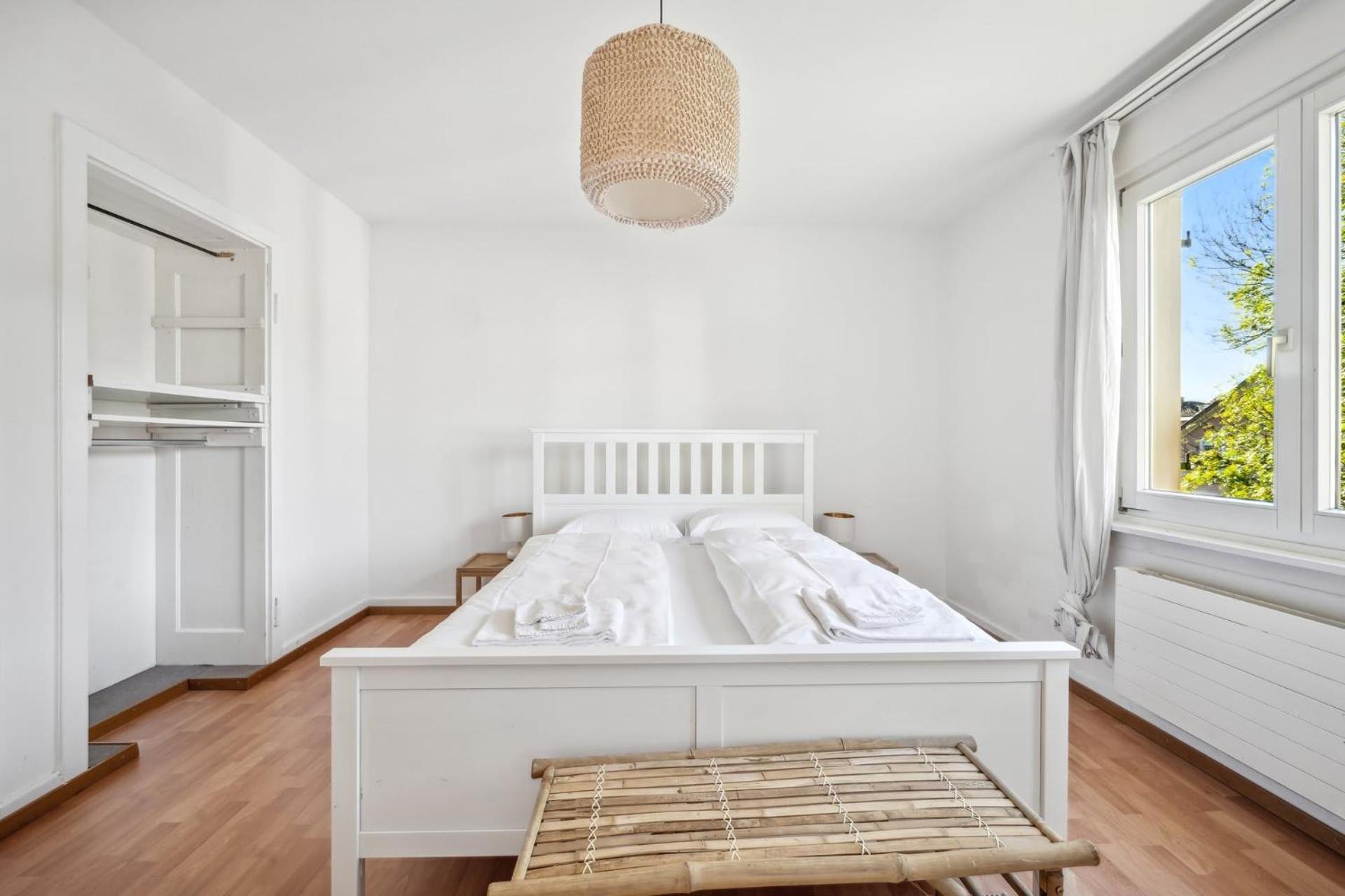 Homey Comfort In Oerlikon Apartment