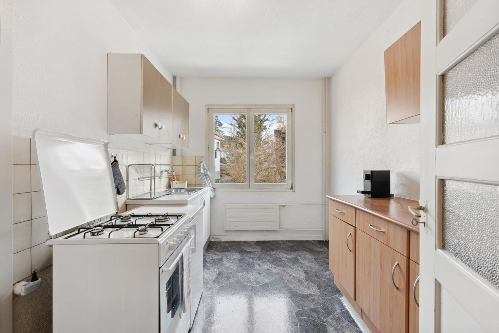 Homey Comfort In Oerlikon Apartment