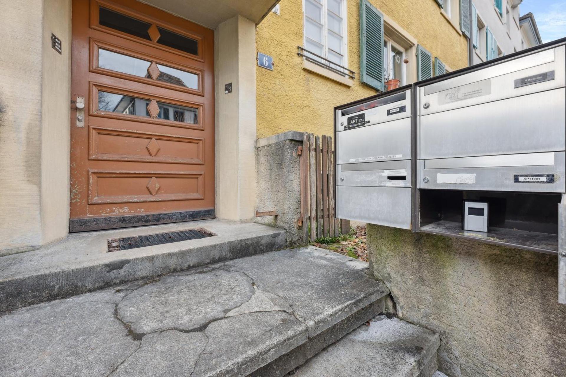 Homey Comfort In Oerlikon Apartment Zurich