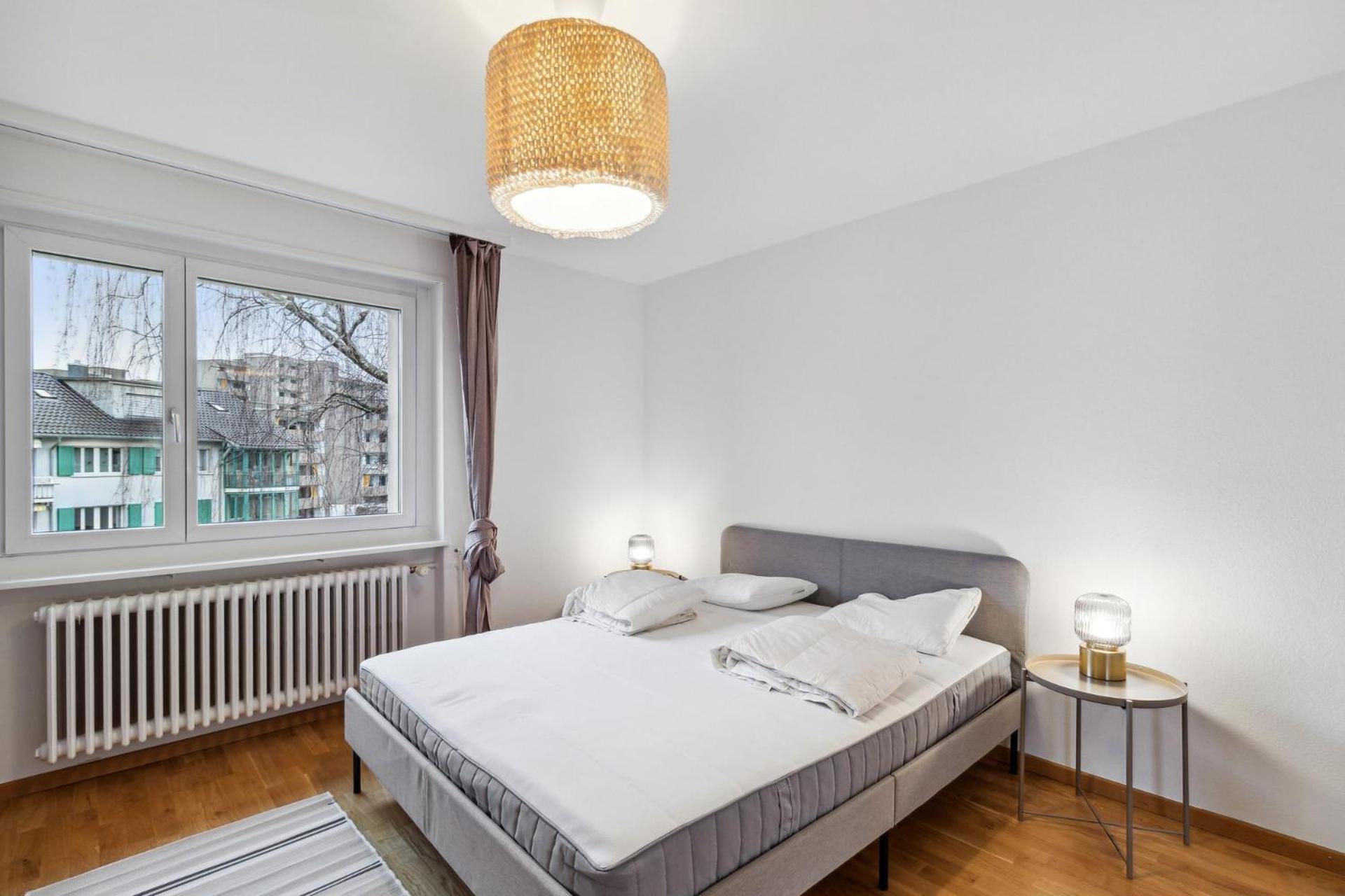 Practical 17'away From The Center Apartment *