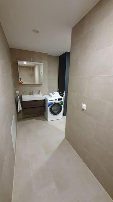 Apartment Wollishofen Station 2 Bedroom Luxury Zürich