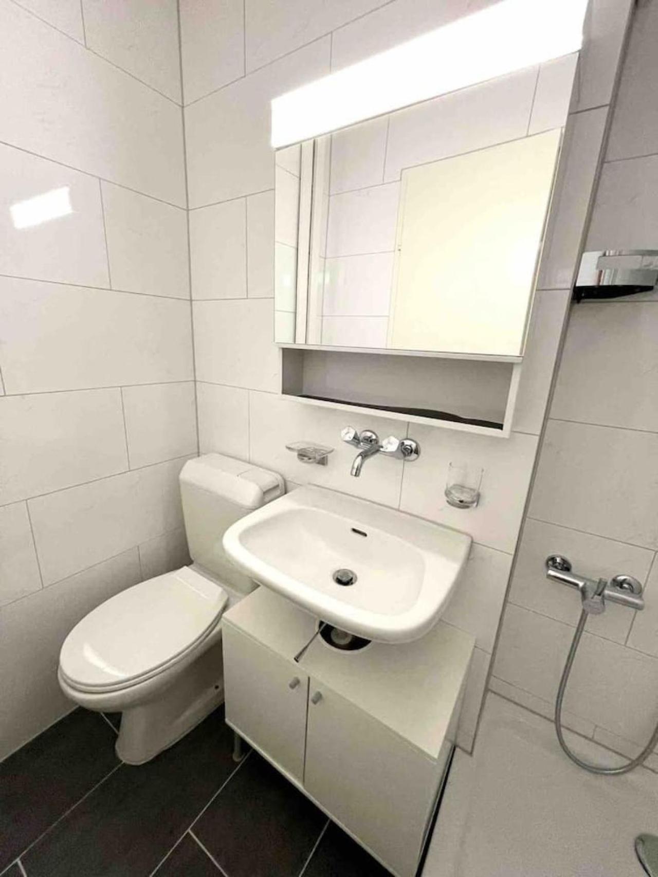 Urban Oasis With Queen Bed And View Be-14 Zürich