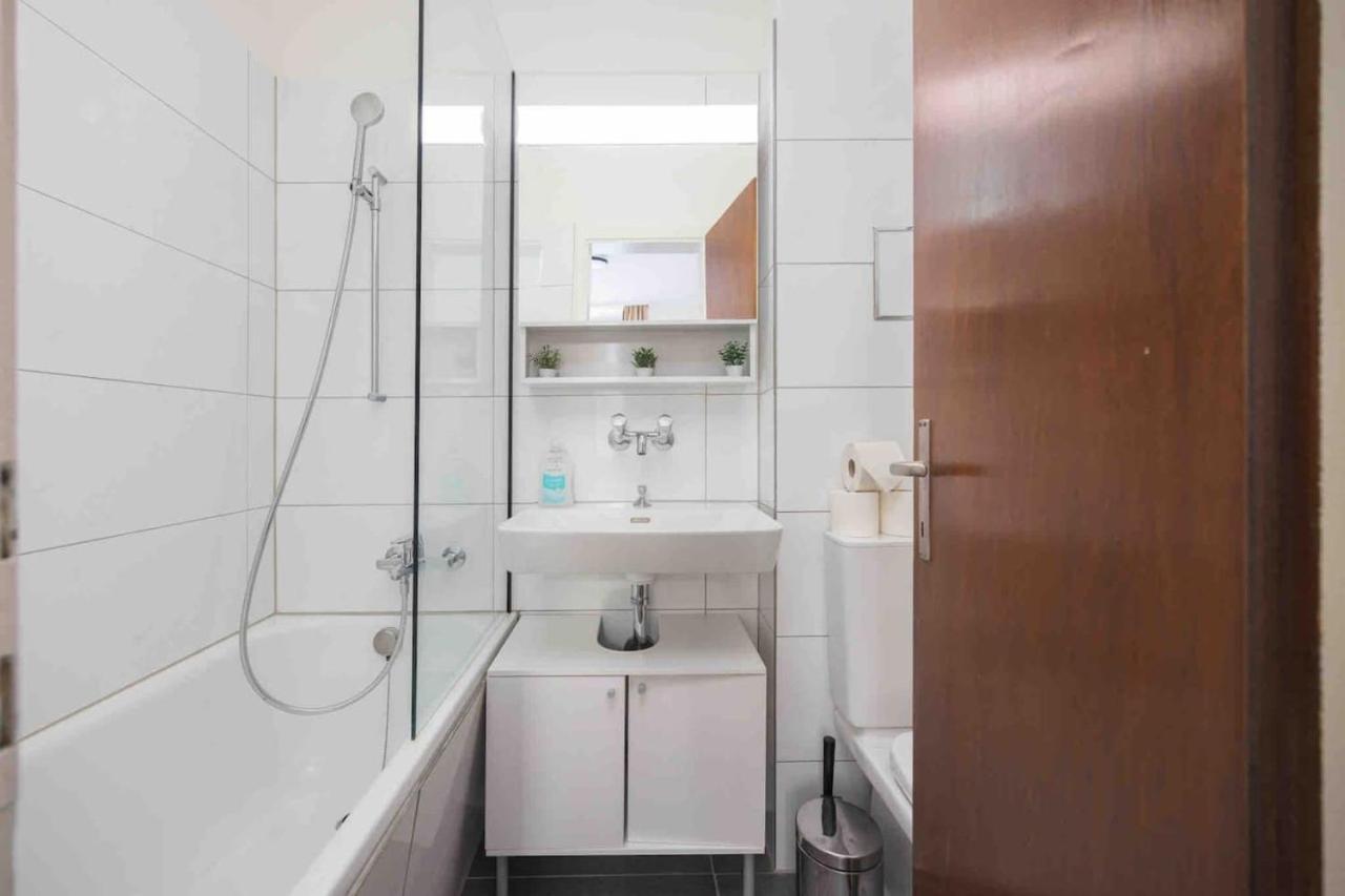 Urban Oasis With Queen Bed And View Be-12 Apartment Zurich