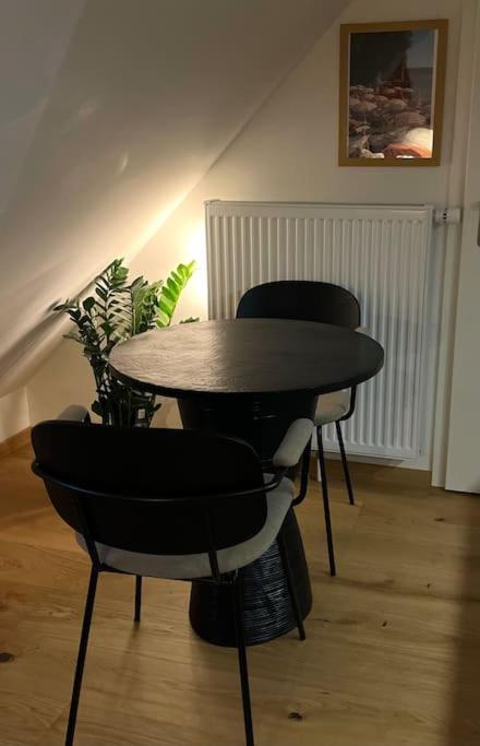 & Modern Penthouse-studio With Balcony & Air-condition Apartment *