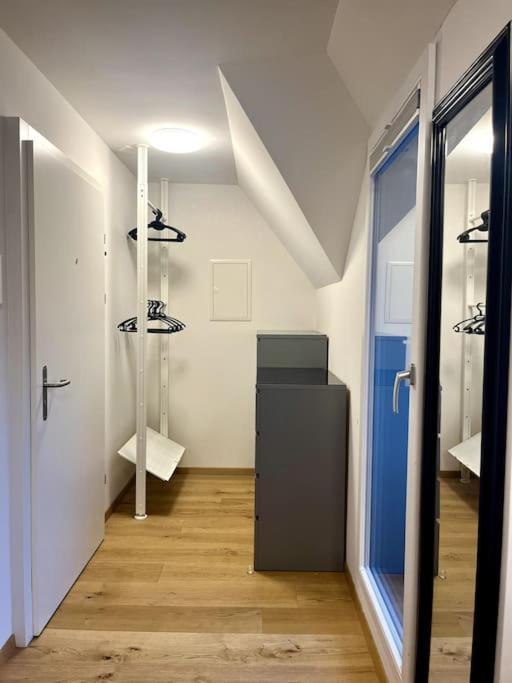 Premium Penthouse - Ac, Laundry, Balcony, Parking Apartment *