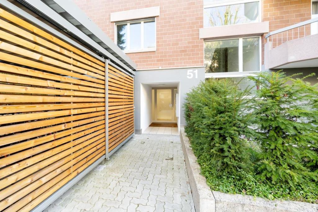Ground Floor - Peaceful Living In The Of Apartamento