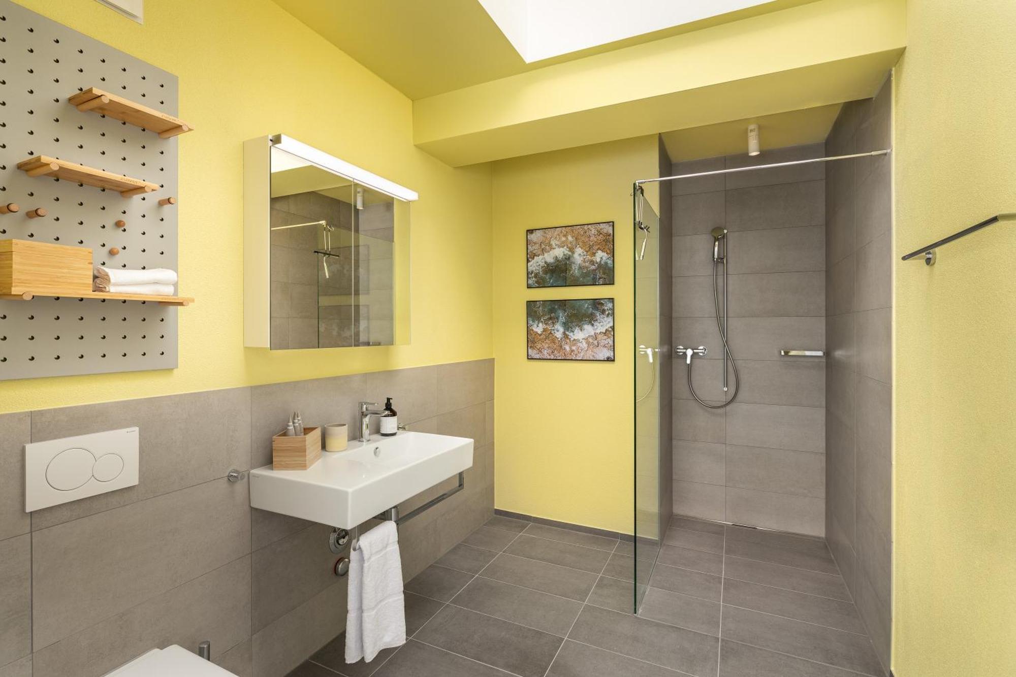 Livingtown Apartment *