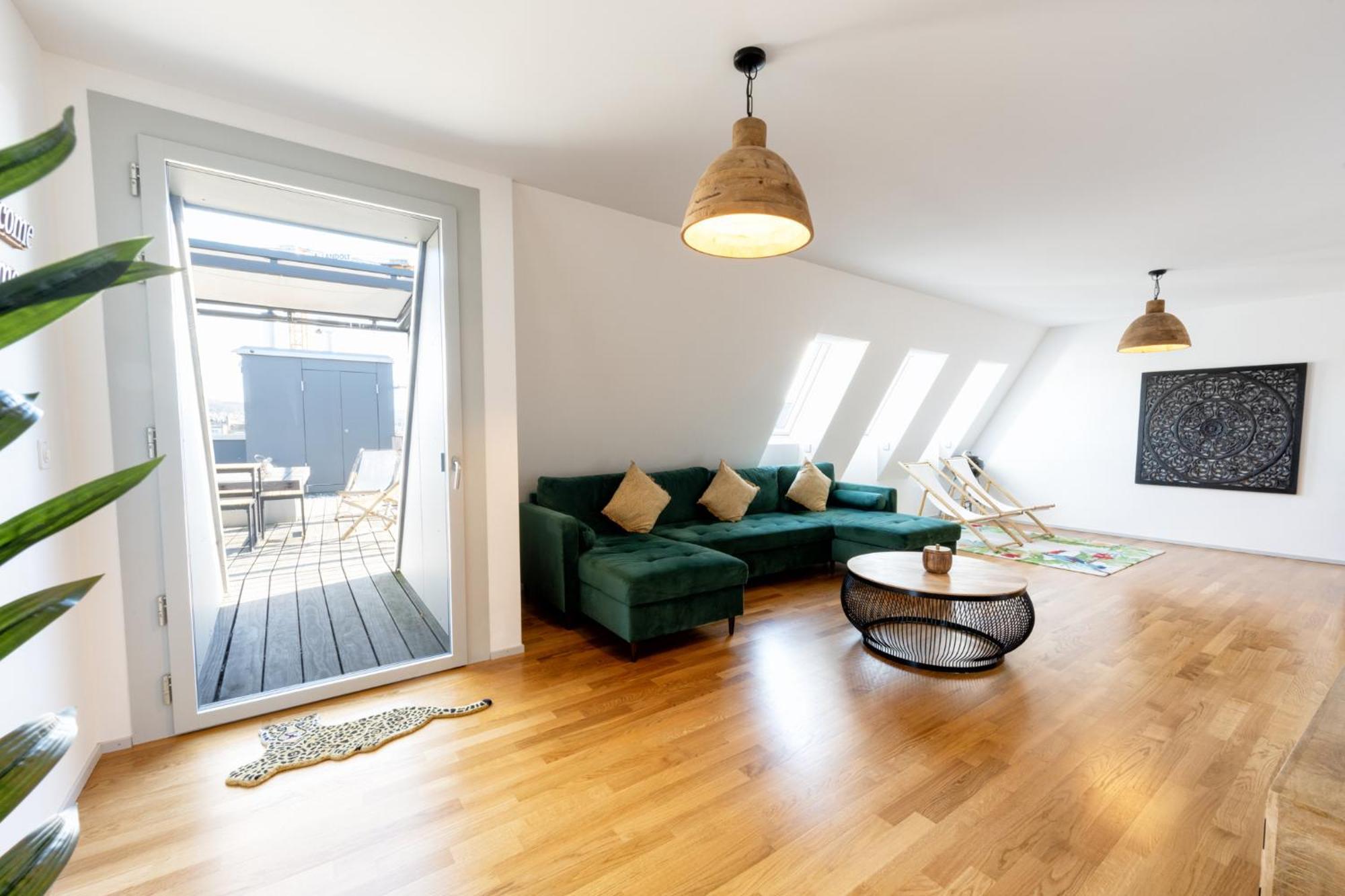 Urban Rooftop Getaway Apartment *