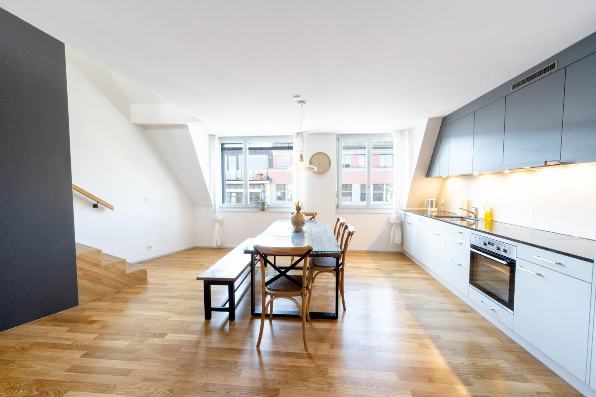 Urban Rooftop Getaway Apartment *