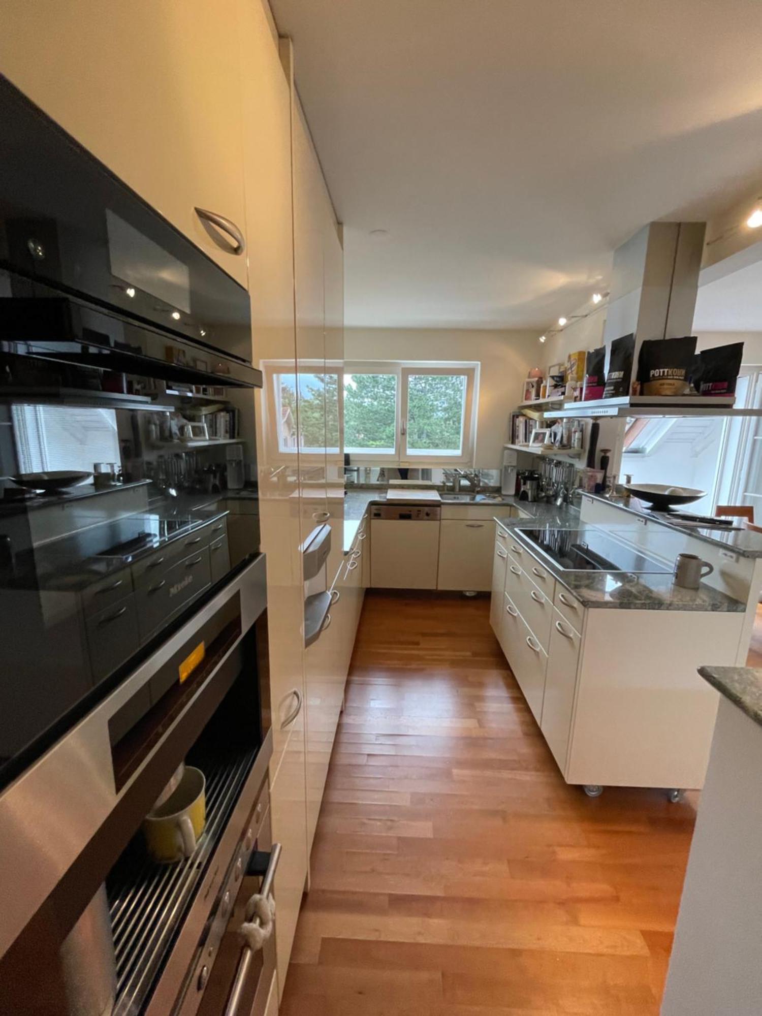 Apartment Spacious And Stylish In