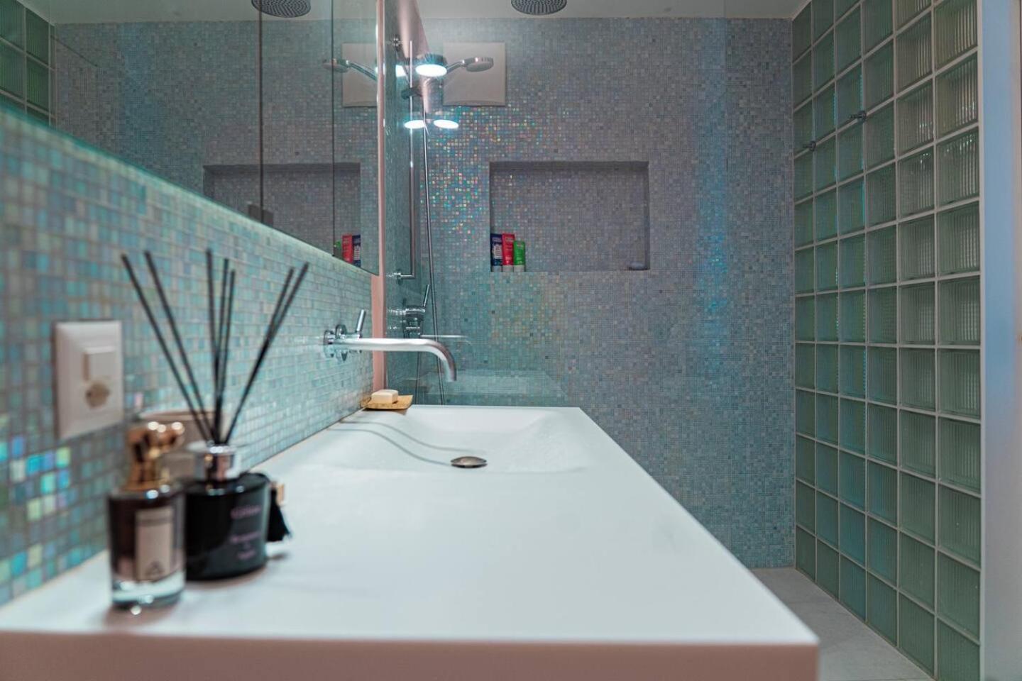Stylish Garden-gem By Lake: Pet-friendly & Apartment *
