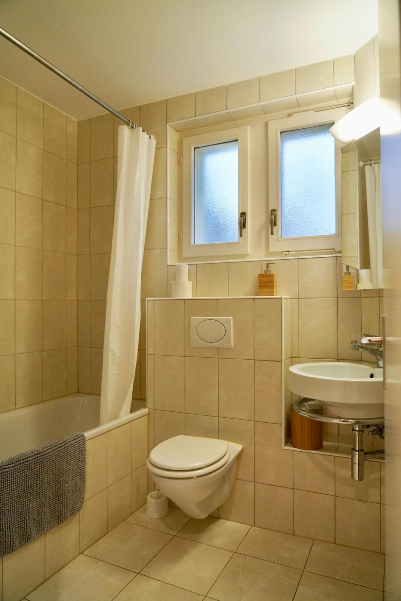 Swiss - 2 Bedroom Close To Eth Apartment Zurich