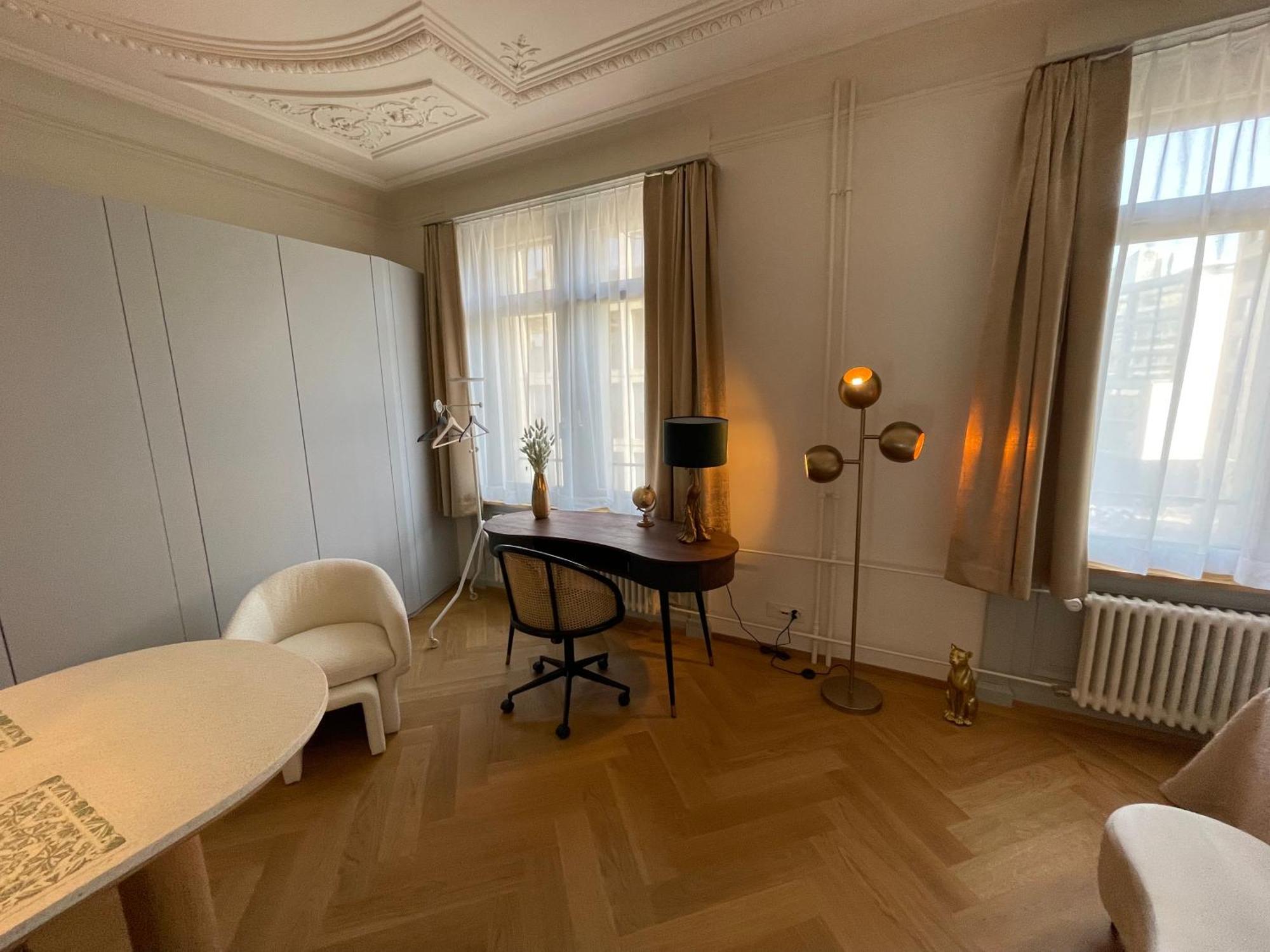 Exclusive Next To Main Station Apartment *