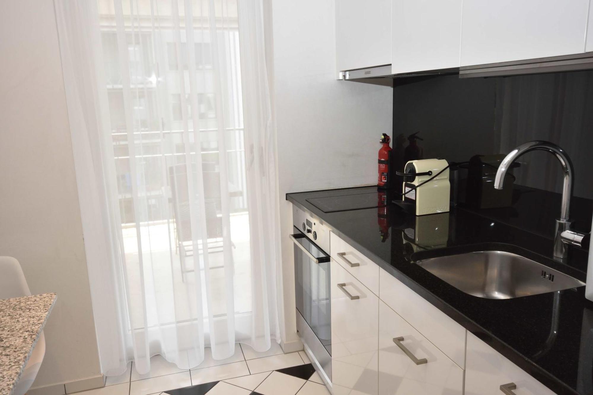 Stylish Near And Opera - Flower 22 * Zurich