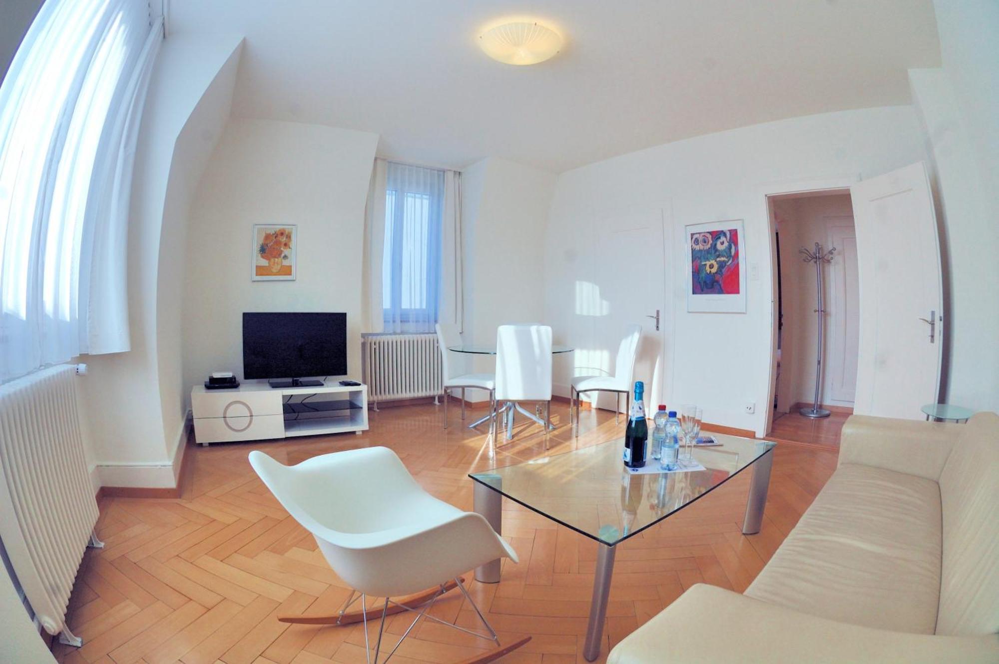 Spacious 2-bedroom Near - Stardust 32 Apartment Zurich
