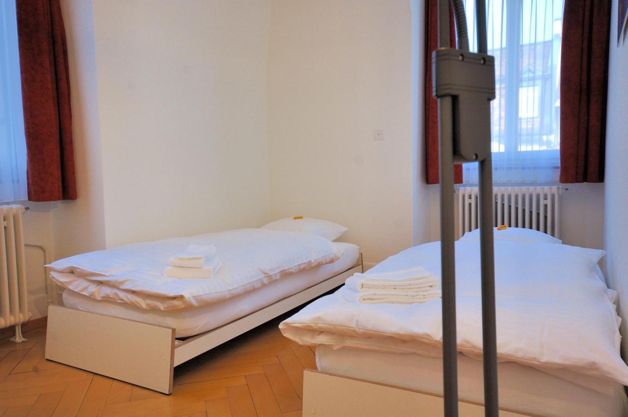 Spacious 2-bedroom Near - Stardust 32 Zurich