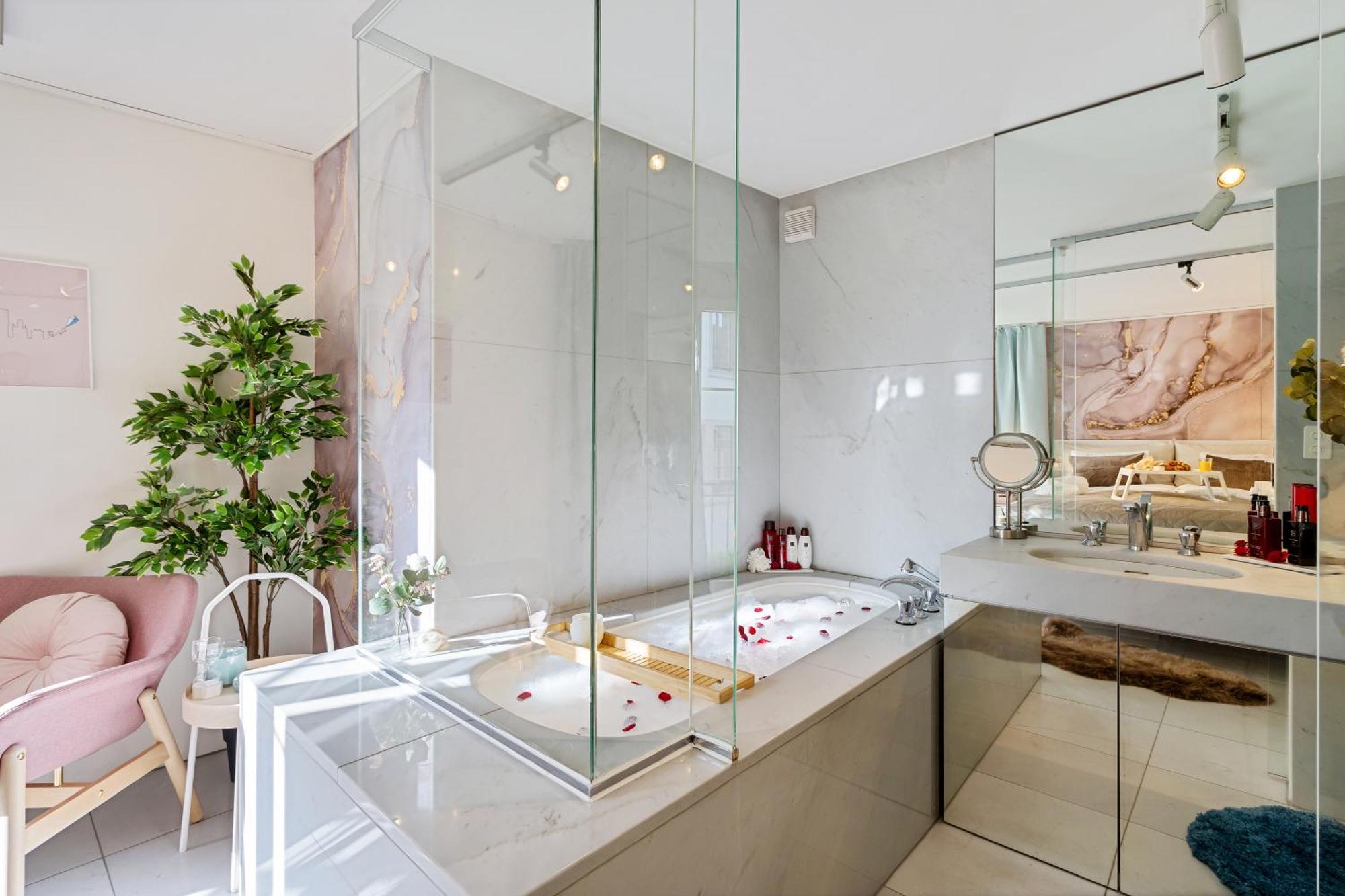 Boutique Design-suite-apartment At Best Central Location