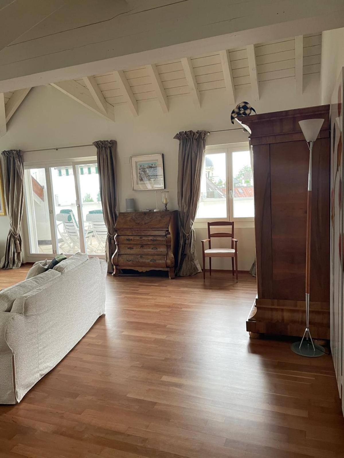 Spacious And Stylish In Apartment *