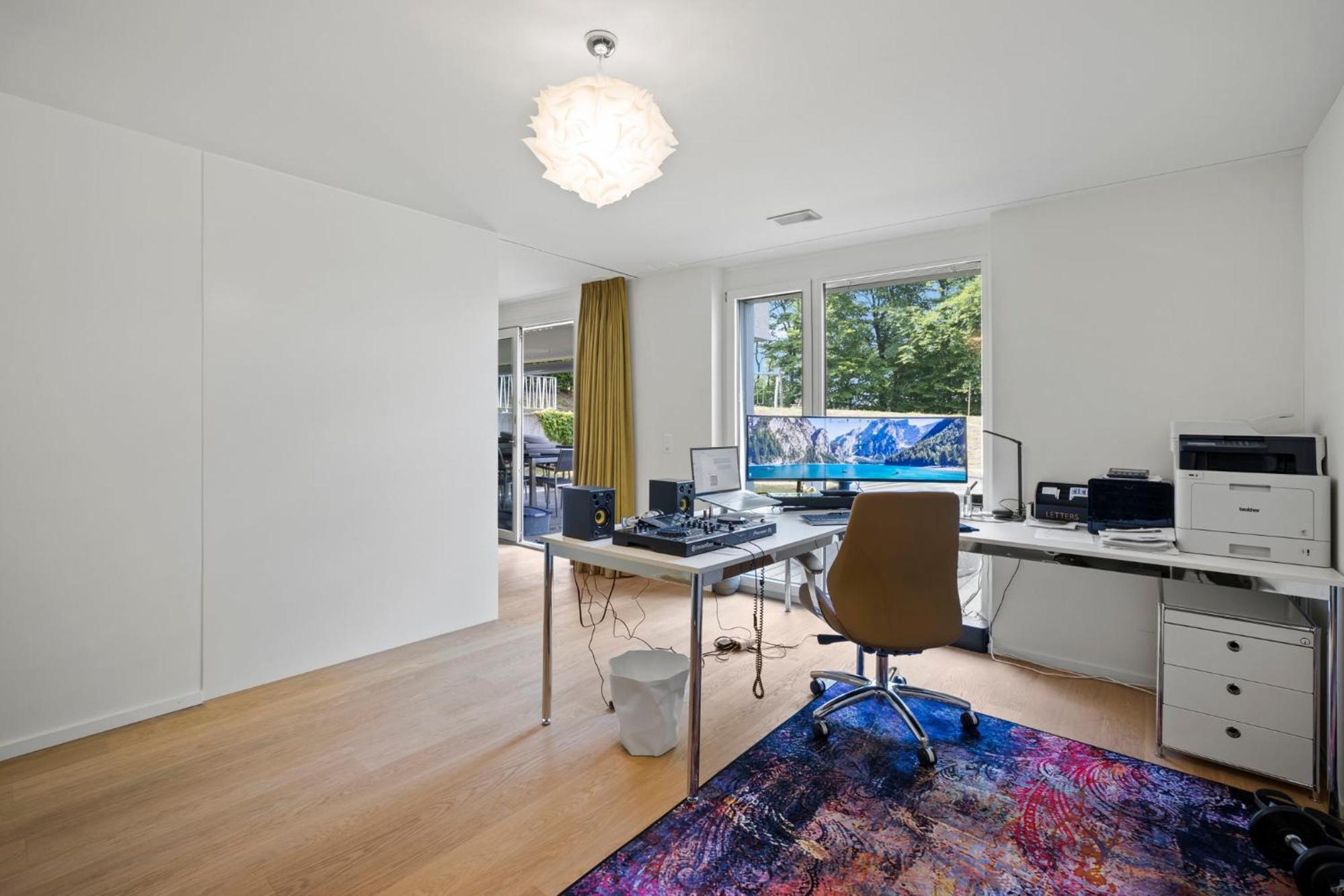 Exclusive Spacious Apt. With Garden In Zürich