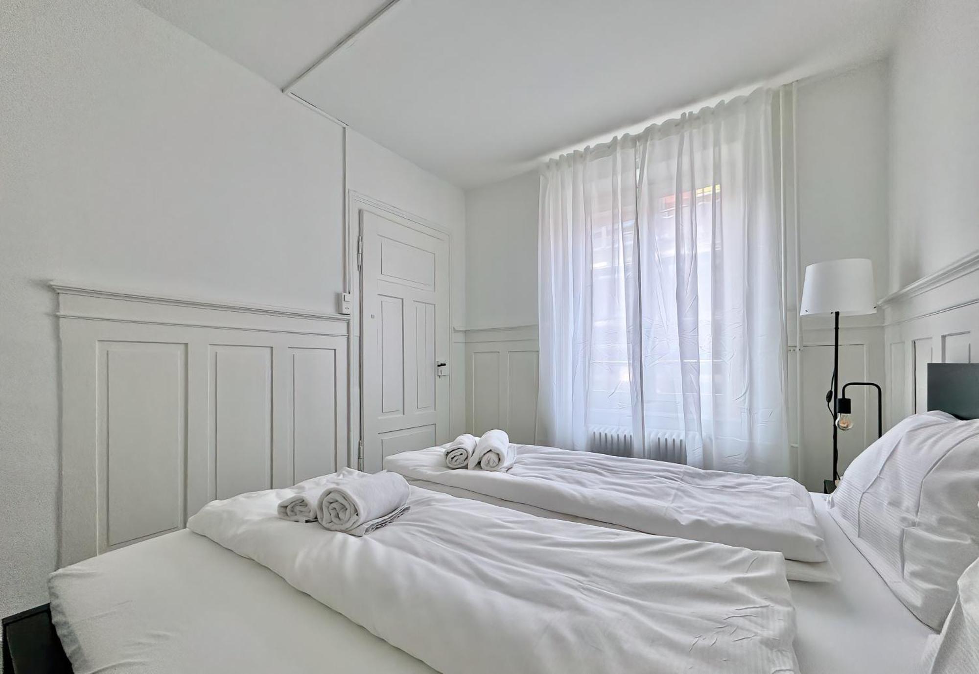 Citycentral 2 Bedroom Flat Near Main Station Apartment *