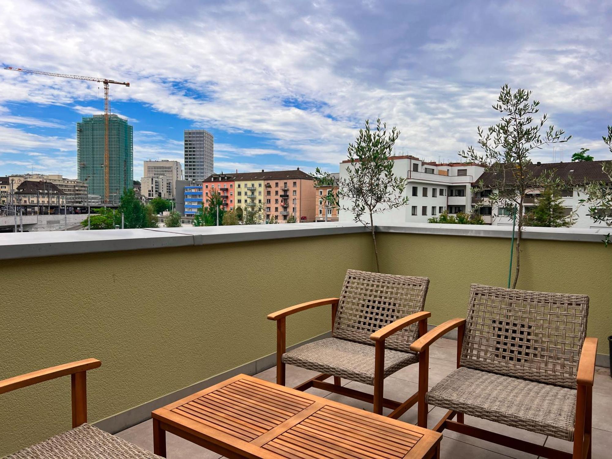 Apartment Skyline Rooftop With 2 Balconies -401-
