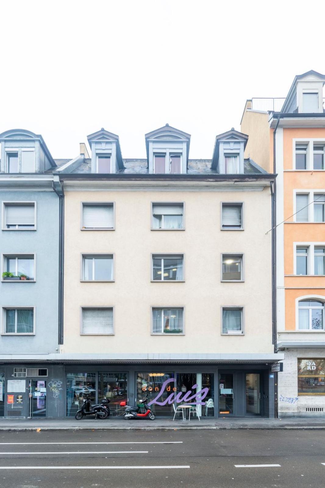 Gemuetlich Eingerichtete Im Herzen Von Zurich