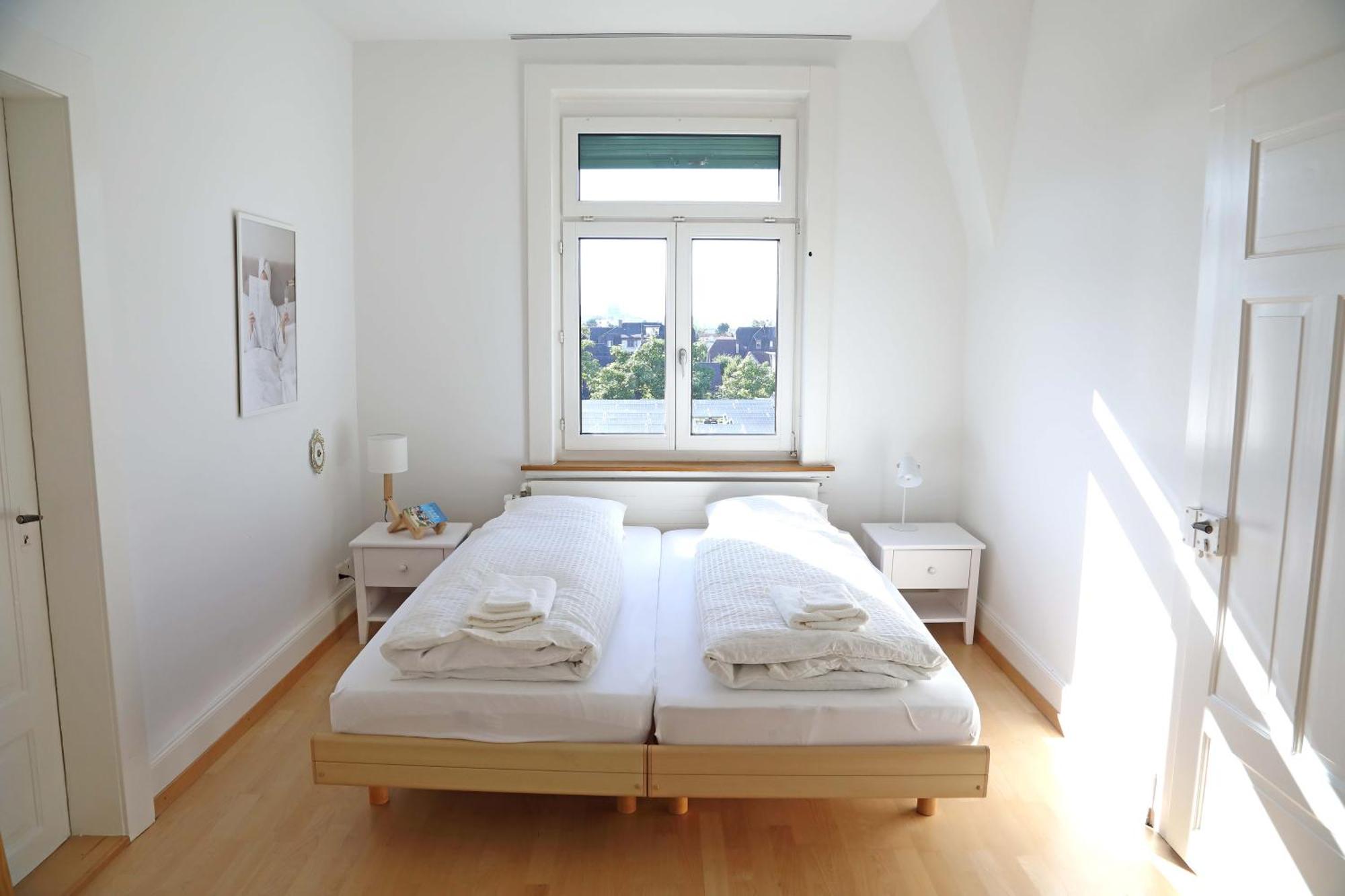 Grosse, Ruhige In Zuerich, Nahe Zentrum