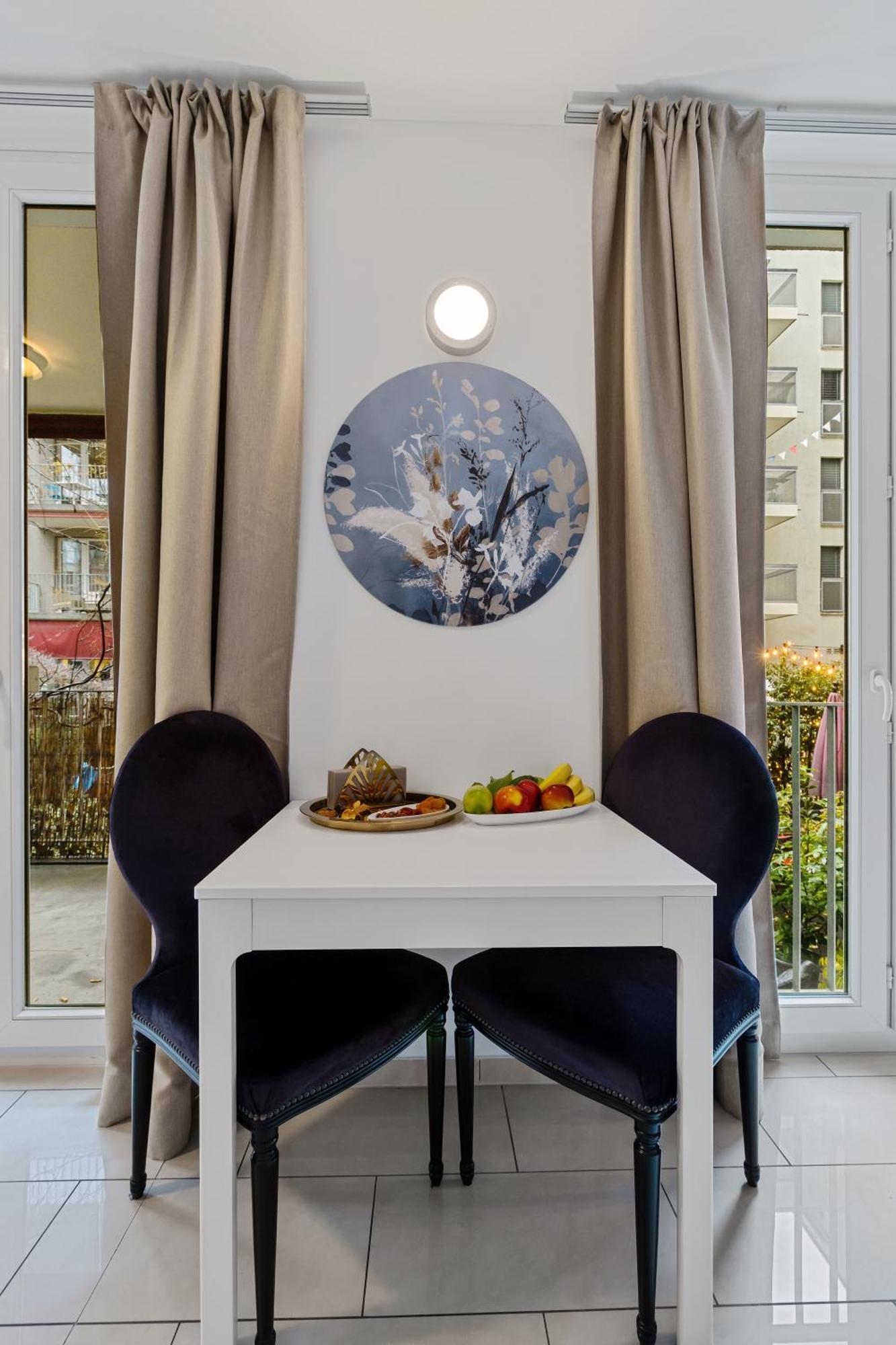 Boutique King Size Bed 700mbps Smart Tv Apartment *