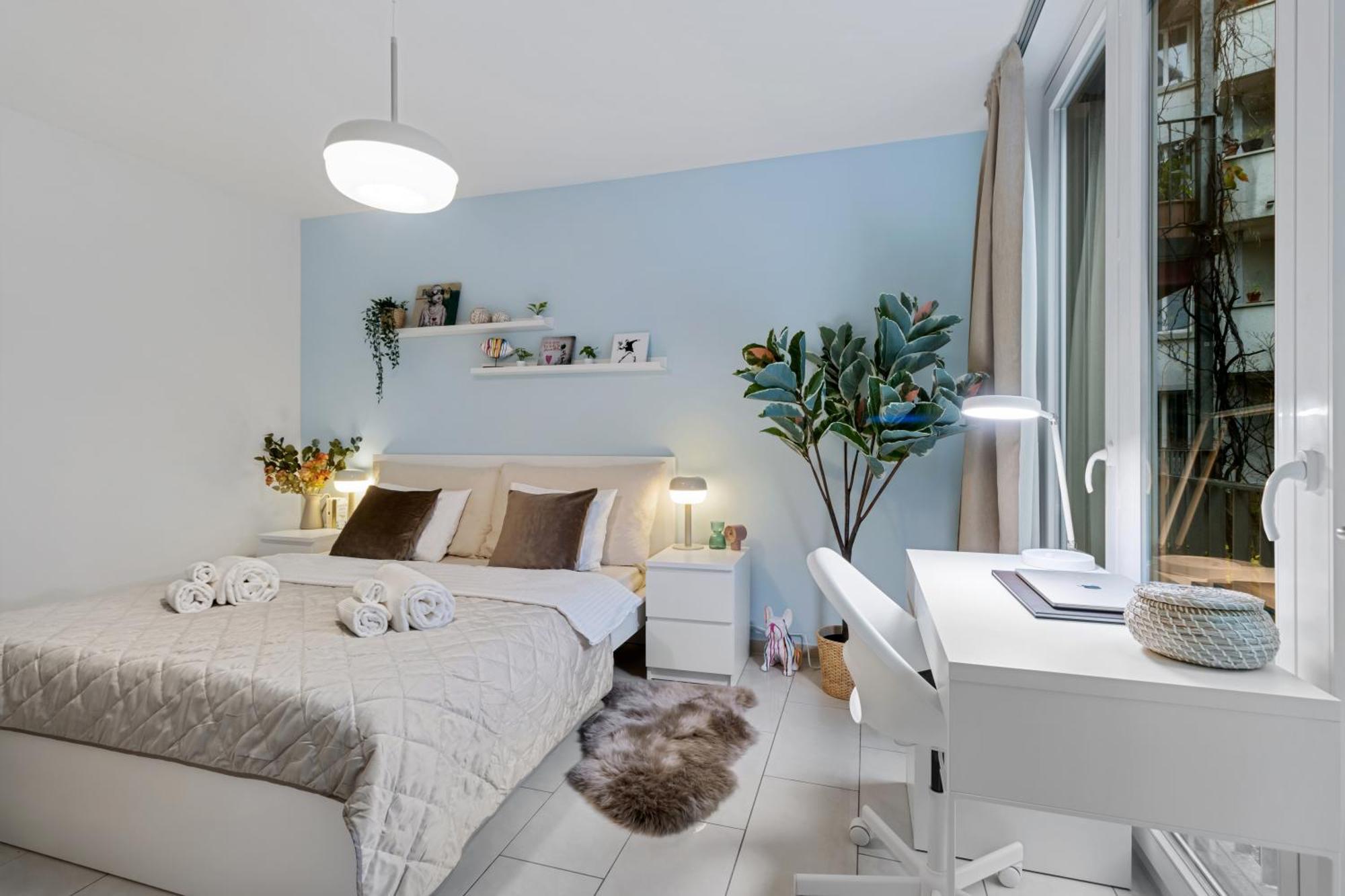 Boutique & Downtown & Kingsize & 700mbps & Workspace Apartment