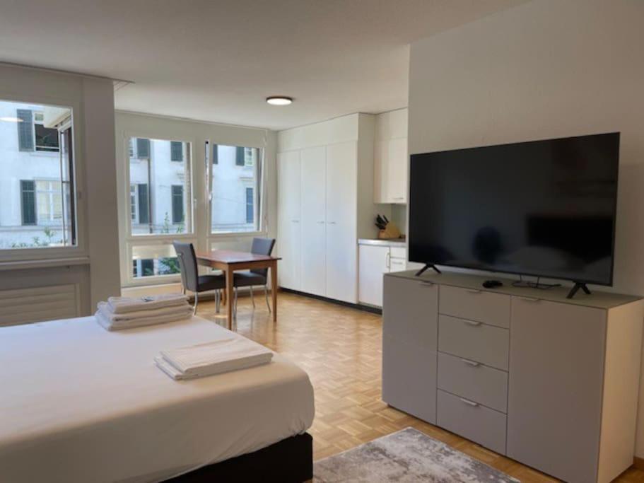 Practical And Cozy - Art 6 Apartment