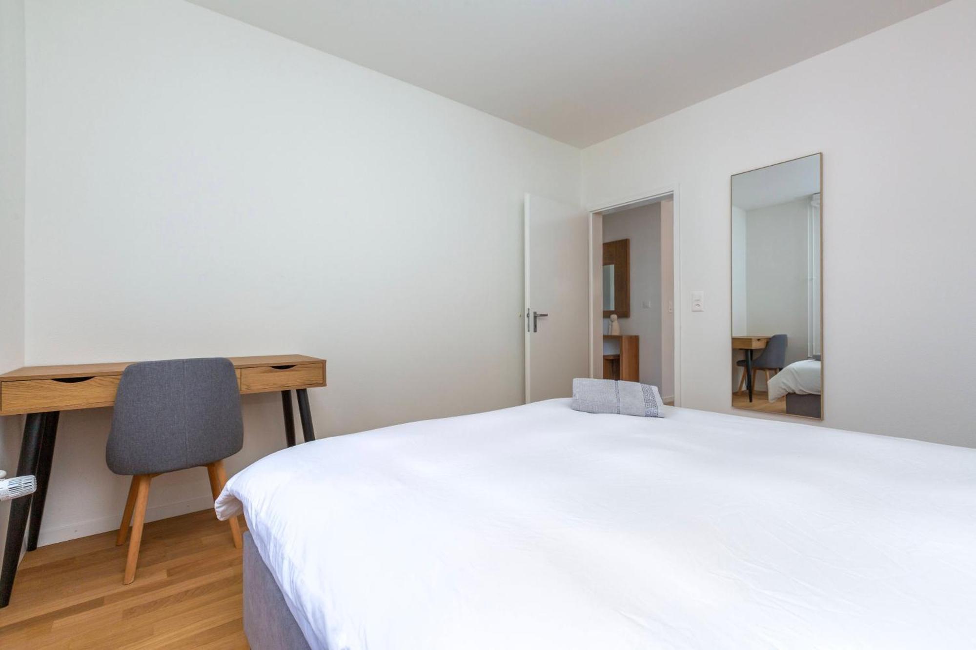 Kaya 4a - Downtown 2br With Balcony Apartment