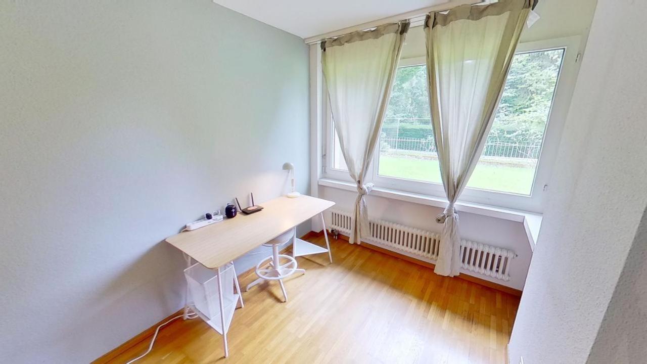 Chic 3-bedroom Near Center