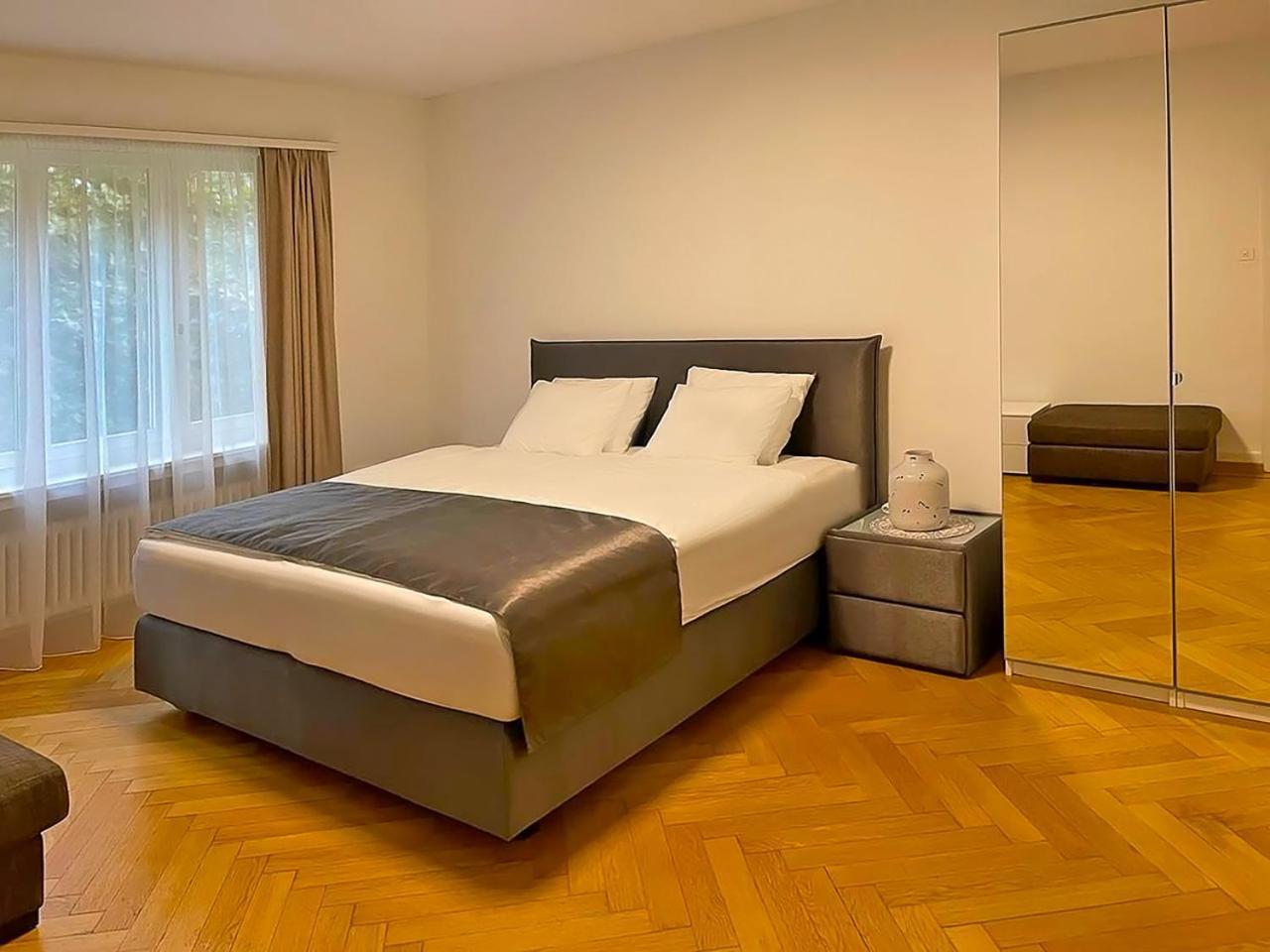 Comfort For One Guest With Shared Bathroom In Enge Near Centre & Zurich, July & August Only Zurich