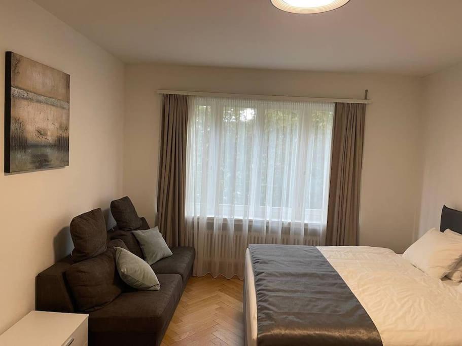 Comfort For One Guest With Shared Bathroom In Enge Near Centre & Zurich, July & August Only Zurich
