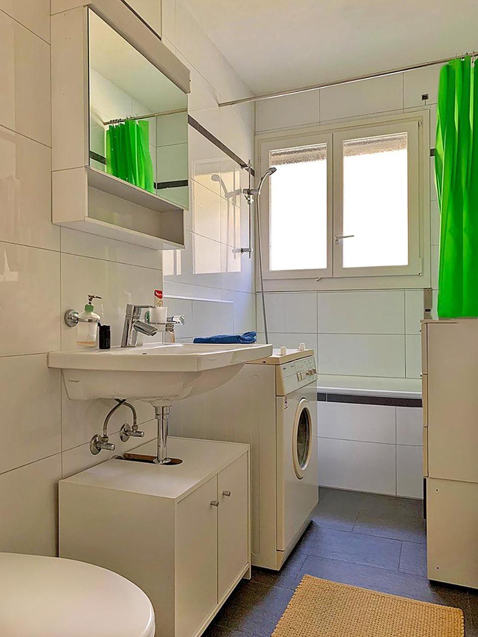 Apartment Comfort For One Guest With Shared Bathroom In Enge Near Centre & Zurich, July & August Only Zurich