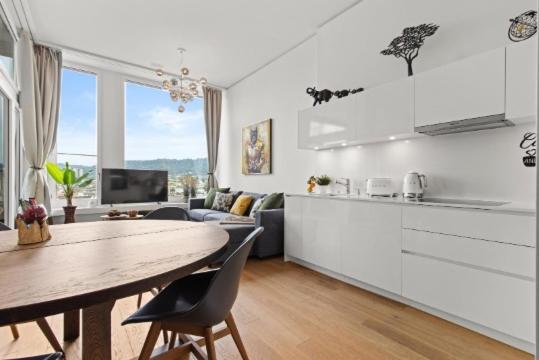 Apartment Large Luxury Business Penthouse Near Main Station