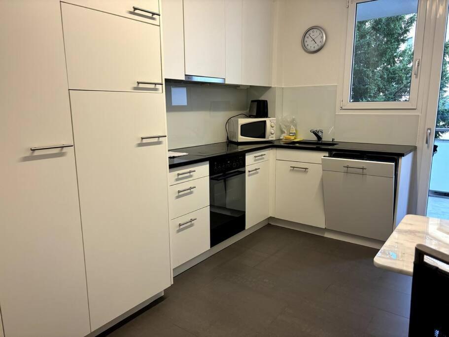 Apartment Cozy 2br Near - 8 *