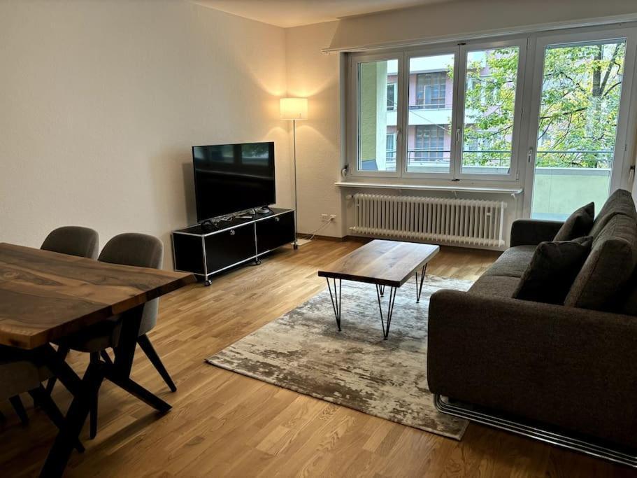 Cozy 2br Near - 8 Apartment Zurich